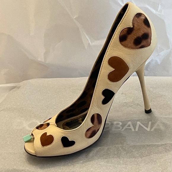 New With Box! Dolce & Gabbana Cream Heart Print Peep-Toe Heels Leopard Sole 39 - Picture 7 of 16